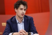并看到屎人工智能实验室Mistral将推出其首款推理模型，挑战 OpenAI